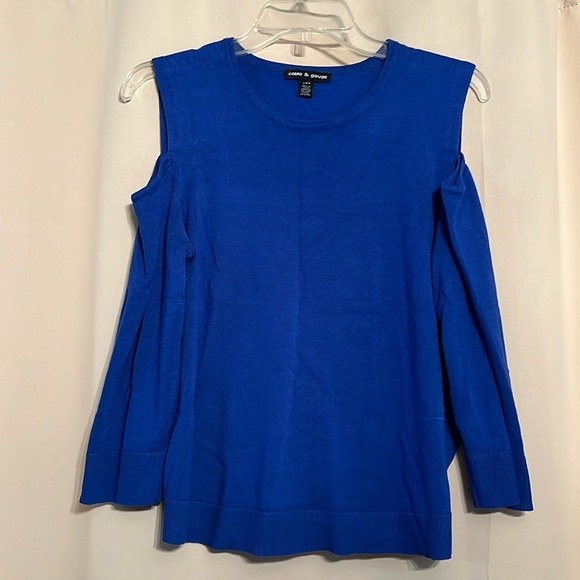 Cable & Gauge woman’s blue sweater with a peekaboo shoulder size large - Picture 1 of 5